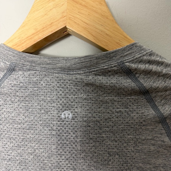 Lululemon Swiftly Tech 2.0 Waist Length Long Sleeve Slate/White Tee Shirt 930 - Picture 8 of 9